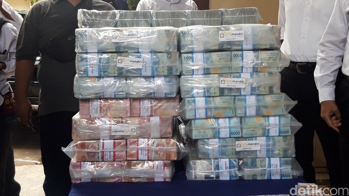 Barang bukti kasus investasi bodong MeMiles kini mencapai Rp 147 miliar. Sebelumnya ada tambahan Rp 3,5 miliar dari rekening Ari Haryo Wibowo Harjojudanto atau Ari Sigit.