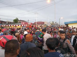 Mama-mama di Timika Tak Terima Digusur, Serang Satpol PP Pakai Batu
