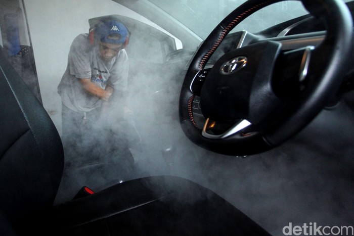 Jaman now, nggak cuma manusia yang bisa mandi sauna. Mobil pun sekarang bisa mandi uap ala manusia. Penasaran?