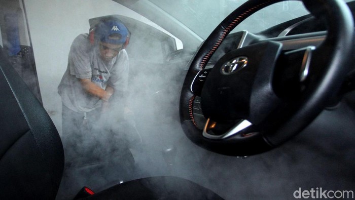 Jaman now, nggak cuma manusia yang bisa mandi sauna. Mobil pun sekarang bisa mandi uap ala manusia. Penasaran?
