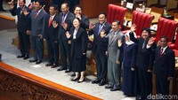 Ketua DPR Puan Maharani dan Wakil Ketua DPR Rachmat Gobel juga hadir. Sementara dua Wakil Ketua DPR lainnya, Sufmi Dasco Ahmad dan Muhaimin Iskandar (Cak Imin), tidak hadir.