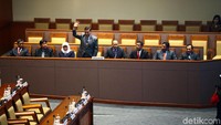 Berikut ini nama-nama calon hakim agung, hakim ad hoc, dan hakim hubungan industrial yang dipilih dalam rapat pleno Komisi III. Soesilo (hakim agung), Dwi Soegiarto (hakim agung), Rahmi Mulyati (hakim agung), H Busra (hakim agung), Brigjen TNI Sugeng Sutrisno (hakim agung), Agus Yunianto (ad hoc), Ansori (ad hoc) dan Sugianto (hubungan industrial).