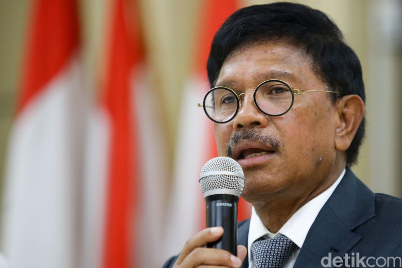 Kominfo Johnny G Plate peringatkan masyarakat terkait hoax penyebaran virus corona. Sebanyak 54 kasus sudah dilaporkan.