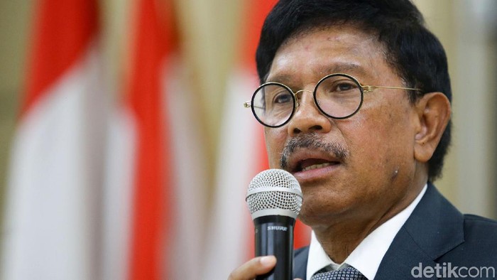 Kominfo Johnny G Plate peringatkan masyarakat terkait hoax penyebaran virus corona. Sebanyak 54 kasus sudah dilaporkan.