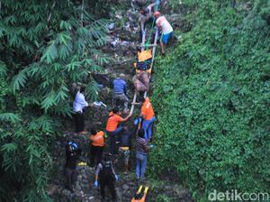 Evakuasi Dramatis Mayat Penagih Utang yang Dibuang ke Jurang