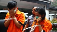 Dari keterangan D, Yusri menyebut D hanya disuruh mengambil barang oleh dua orang yang ingin menyewa rukonya. Dari keterangan itulah polisi menangkap 3 orang berinisial I, E dan R.