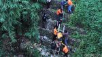 Evakuasi Mayat Penagih Utang dari Dasar Jurang Cililin