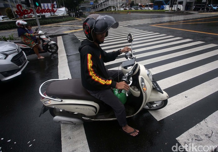 Ada Tilang Elektronik Pengendara Masih Langgar Lalu Lintas Sistem tilang elektronik untuk kendaraaan roda dua sudah diberlakukan. Meski demikian, masih banyak para pengendara yang melanggar lalu lintas.