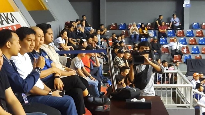 Maruarar Sirait menonton IBL seri Jakarta
