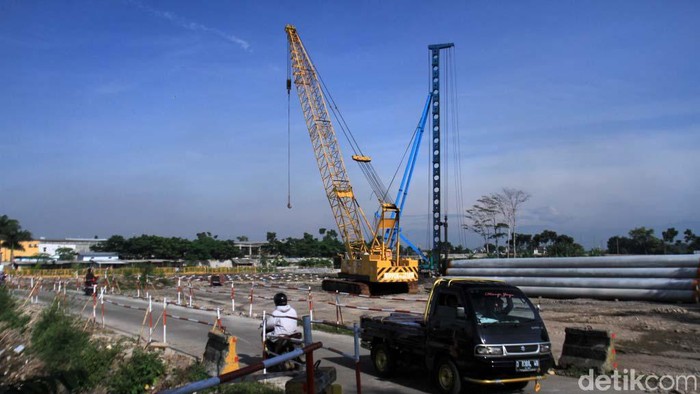Stasiun Tegalluar yang merupakan stasiun akhir dari jalur Kereta Cepat Jakarta-Bandung (KCJB). Pembangunan stasiun ini terus dikebut.