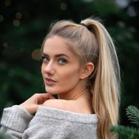 Seperti dilansir The Sun, Alica Schmidt menolak permintaan untuk berpose di majalah Playboy. Ia mengaku akan tetap bersikukuh untuk meningkatkan keterampilannya di trek dan olahraga menjadi hal yang utama baginya. Foto: Instagram