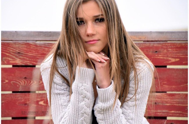 Morgan Simianer adalah cheerleader yang tampil di Cheer, sebuah docuseries yang sedang tayang di Netiflix. Belakangan ia jadi perbincangan setelah mengungkap masa kecilnya yang bisa dibilang cukup menyedihkan. Foto: Instagram @morgannlyn