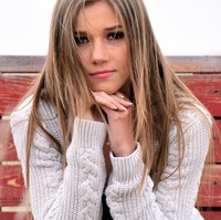 Morgan Simianer adalah cheerleader yang tampil di Cheer, sebuah docuseries yang sedang tayang di Netiflix. Belakangan ia jadi perbincangan setelah mengungkap masa kecilnya yang bisa dibilang cukup menyedihkan. Foto: Instagram @morgannlyn