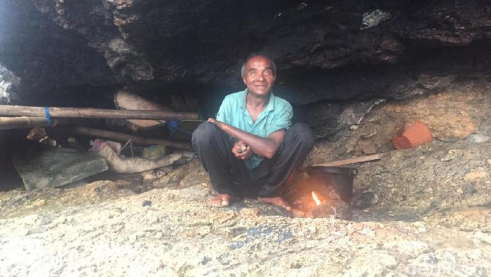 DOK. ISTIMEWA/ Pria bernama La Udu tinggal di gua Baubau Sultra