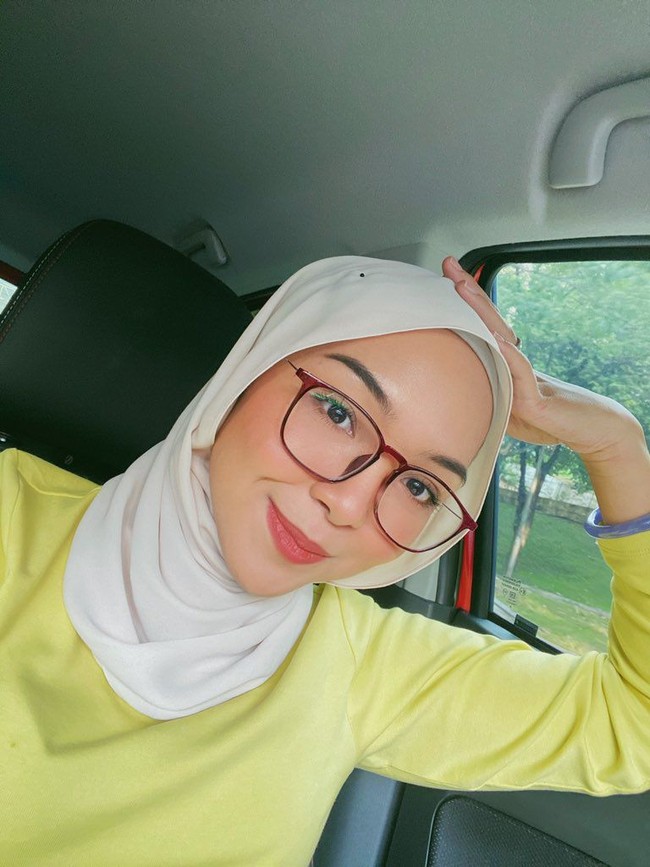 Dulu dia pernah tolak saya. Dia pernah bilang kalau kamu kurus baru aku mau dekat kamu. Tapi sekarang saya sudah kurus, saya pun nggak mau dengan dia, terangnya. Foto: Twitter @__syarmineisa