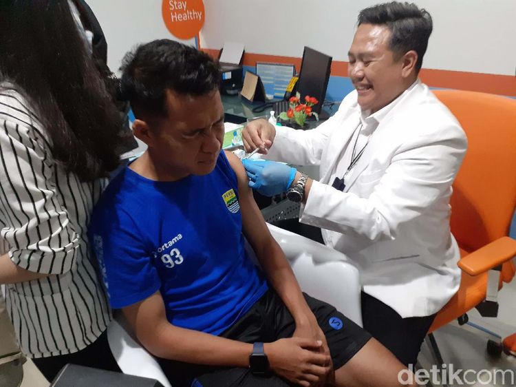 Ekspresi Penggawa Persib Bandung saat Divaksinasi