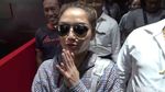 Diperiksa soal Kasus MeMiles, Siti Badriah Cium Tangan Polisi