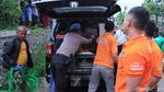 Evakuasi Mayat Penagih Utang dari Dasar Jurang Cililin