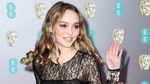 Penampilan Lily-Rose Depp dengan Dress Menerawang di BAFTA