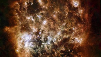 Galaksi Awan Magellan Besar dalam cahaya inframerah seperti yang terlihat oleh Herschel Space Observatory, misi yang dipimpin Badan Antariksa Eropa, dan Teleskop Luar Angkasa Spitzer milik NASA.  Foto: ESA/NASA/JPL-Caltech/STScI via AP  