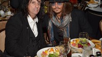 Bintang dari film Pirates of Carribean ini, sering menghabiskan waktunya untuk menghadiri berbagai acara makan malam bersama rekan seleb lainnya. Foto: Istimewa
