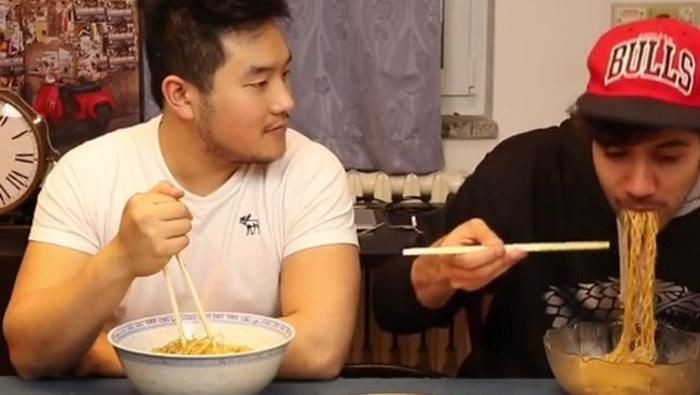 Bule Kepincut Makanan Indonesia Bule Kepincut Makanan Indonesia