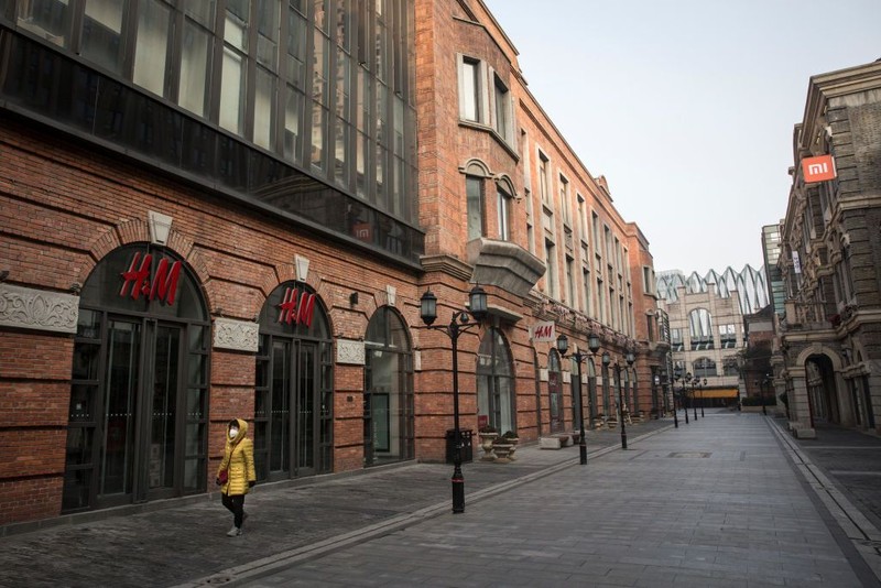 WUHAN, CHINA - FEBRUARY 03:  (CHINA OUT) A person wears a protective mask as he walks down an empty street on February 3, 2020 in Wuhan, Hubei province, China. The number of those who have died from the Wuhan coronavirus, known as 2019-nCoV, in China climbed to 361 and cases have been reported in other countries including the United States, Canada, Australia, Japan, South Korea, India, the United Kingdom, Germany, France, and several others.  (Photo by Getty Images)