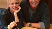 Di Paris, Shakira bertemu dengan rekannya. Mereka tengah membicarakan masalah musik dan anak-anak. Shakira pun tak melewatkan ngemil buah zaitun. Foto: Instagram shakira
