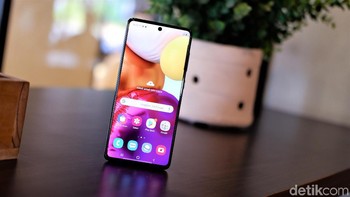 Galaxy A71 menjalankan sistem operasi (OS) Android 10 dalam bentuk One UI 2.0. Foto: Adi Fida Rahman/detikINET