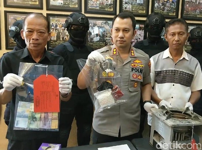 Sembunyikan Pil Koplo di Kompor Minyak Tanah