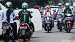 Bandel! Aksi Pelajar Bonceng Tiga hingga Tak Pakai Helm di Jalan