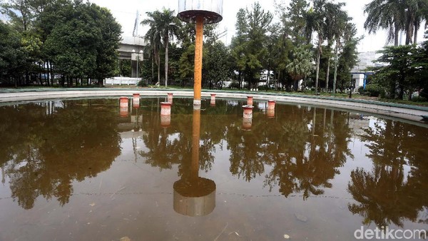 Fungsi Taman Martha Tiahahu seharusnya bisa dimaksimalkan sebagai tempat bersantai warga Jakarta seklaigus kawasan hijau. (Rengga Sancaya/detikTravel)