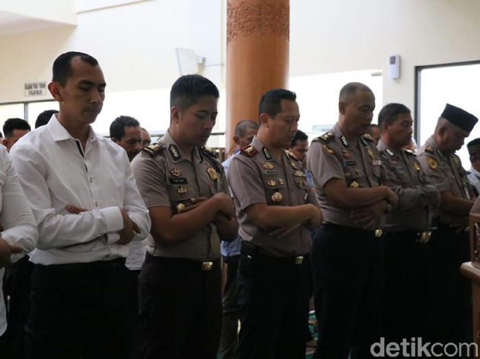 Polres Gresik gelar Sholat Gaib