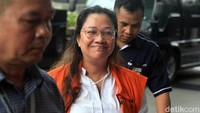 Mantan anggota Bawaslu Agustiani Tio Fridelina menjalani pemeriksaan di gedung KPK, Jakarta, Selasa (4/2/2020).