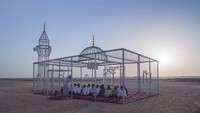 Proyek seninya yang paling terkenal dan menarik perhatian adalah Paradise Has Many Gate. Proyek ini berupa masjid transparan yang didesain sederhana namun indah. (dok Ajlan Gharem)