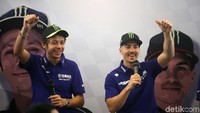 Valentino Rossi datang ke Indonesia bersama rekan satu timnya, Maverick Vinales.