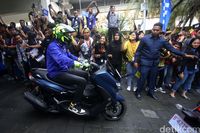 Rossi naik Nmax terbaru. 