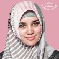 Selain meminta maaf, Bebi juga curhat kalau dirinya dicaci habis oleh warganet karena dituding menyebar ketakutan dan salah menginterpretasikan buku tersebut. VIRUS KORONA. Bismillahirrahmanirrahim, (Gara-gara Memandang dan Menyebarkan dengan tanpa Ilmu). Assalammualaikum Wrwb Sahabat semua-nya.. Kemarin, saat memposting Gambar di atas dan Tak menyangka akan menjadi Viral dengan Keributan dan mengundang Cacian seperti Goblok, Tolol, Bodoh, Bahkan adapula Yg MenyebutKu Pelakor (tapi untuk Urusan Pelakor Sy ga mau menjelaskan karena tidak ada Korelasinya biarkan Hanya ALLAH saja yg tau Kebenaran yg Sesungguhnya) Tapi tak apa, Sebutan semua itu Jauh Lebih Baik untuk Sy daripd Sy Jatuh dalam kesalahan dan Jauh dari Ridho ALLAH, tulis Bebi, Senin (3/2/2020) di Instagramnya @bebi.silvana. Foto: instagram @bebi.silvana