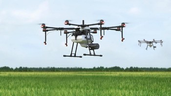 Drone dengan 8 baling-baling ini punya tanki 10 liter Beratnya 9,7 kg tanpa baterai dengan ukuran 1,4x1,4x0,5 m (DJI)