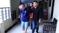 Mereka tega membunuh rekan bisnisnya tersebut karena dipicu permasalahan utang sebesar Rp 150 juta.