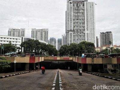 Banjir Mulai Surut, Kendaraan Wara-wiri di Underpass Kemayoran