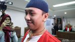 Ekspresi Pria yang Ancam Penggal Jokowi saat Sidang Tuntutan