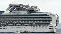 Kapal pesiar yang seluruh penumpangnya dikarantina itu bernama Diamond Princess. AP Photo/Eugene Hoshiko.