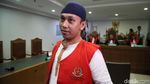 Ekspresi Pria yang Ancam Penggal Jokowi saat Sidang Tuntutan