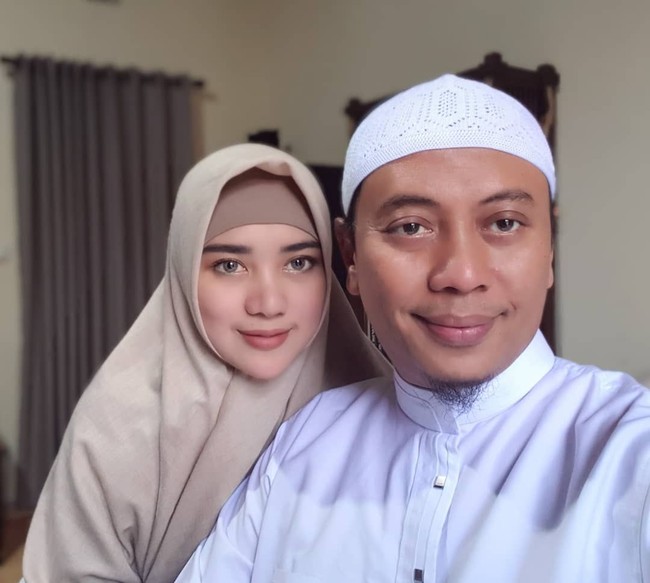 Berparas cantik dan pernah menjadi model, Bebi Silvana terlihat memilih mengenakan hijab syari dalam penampilannya sehari-hari. Foto: instagram @bebi.silvana