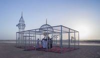 Viral Masjid Transparan di Tengah Gurun, Ini Faktanya