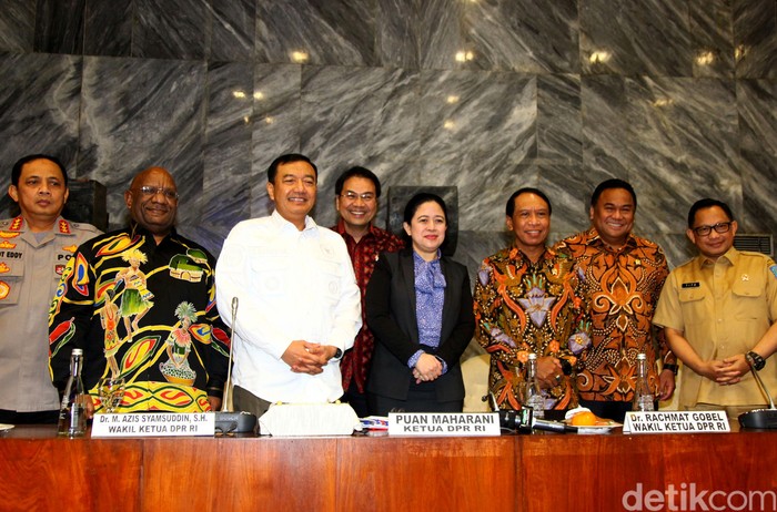 Pemerintah pusat dan Pemprov Papua diminta DPR untuk bersinergi sukseskan PON 2020 di Papua. Sukses yang dimaksud dalam bentuk penyelenggaraan hingga prestasi.
