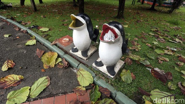 Taman Martha Tiahahu itu milik pemerintah provinsi DKI jakarta dan dikelola oleh PT Langgeng Ayamlestari. Luasnya mencapai 20.960 meter persegi. (Rengga Sancaya/detikTravel)