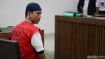 Ekspresi Pria yang Ancam Penggal Jokowi saat Sidang Tuntutan