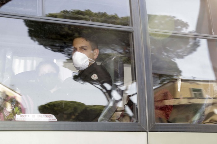 Terkait Corona, 56 Warga Italia Dikarantina di Pangkalan Militer Two military buses carrying Italians evacuated from Wuhan, China, leave the military airport of Pratica di Mare, on the outskirts of Rome, Monday, Feb. 3, 2020. An Italian military aircraft carrying the Italians landed Monday morning at a military airport near Rome, and from there all 56 people, including six children, were being transferred to a military base where they will remain in quarantine for 14 days. (Cecilia Fabiano/LaPresse via AP)